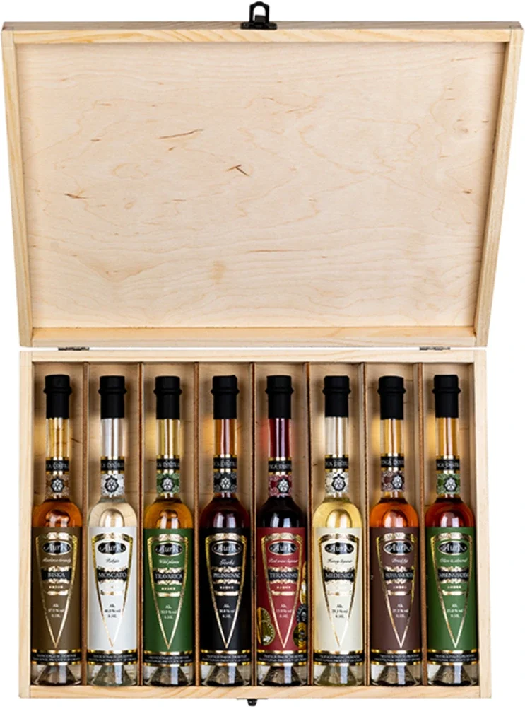 Poklon paket Box Rakija (Biska, Moscato, Gorki pelinkovac, Medenica, Teranino, Suha smokva, Maslina i badem, Travarica) Aura poklon kutija 8 x 0,1 L